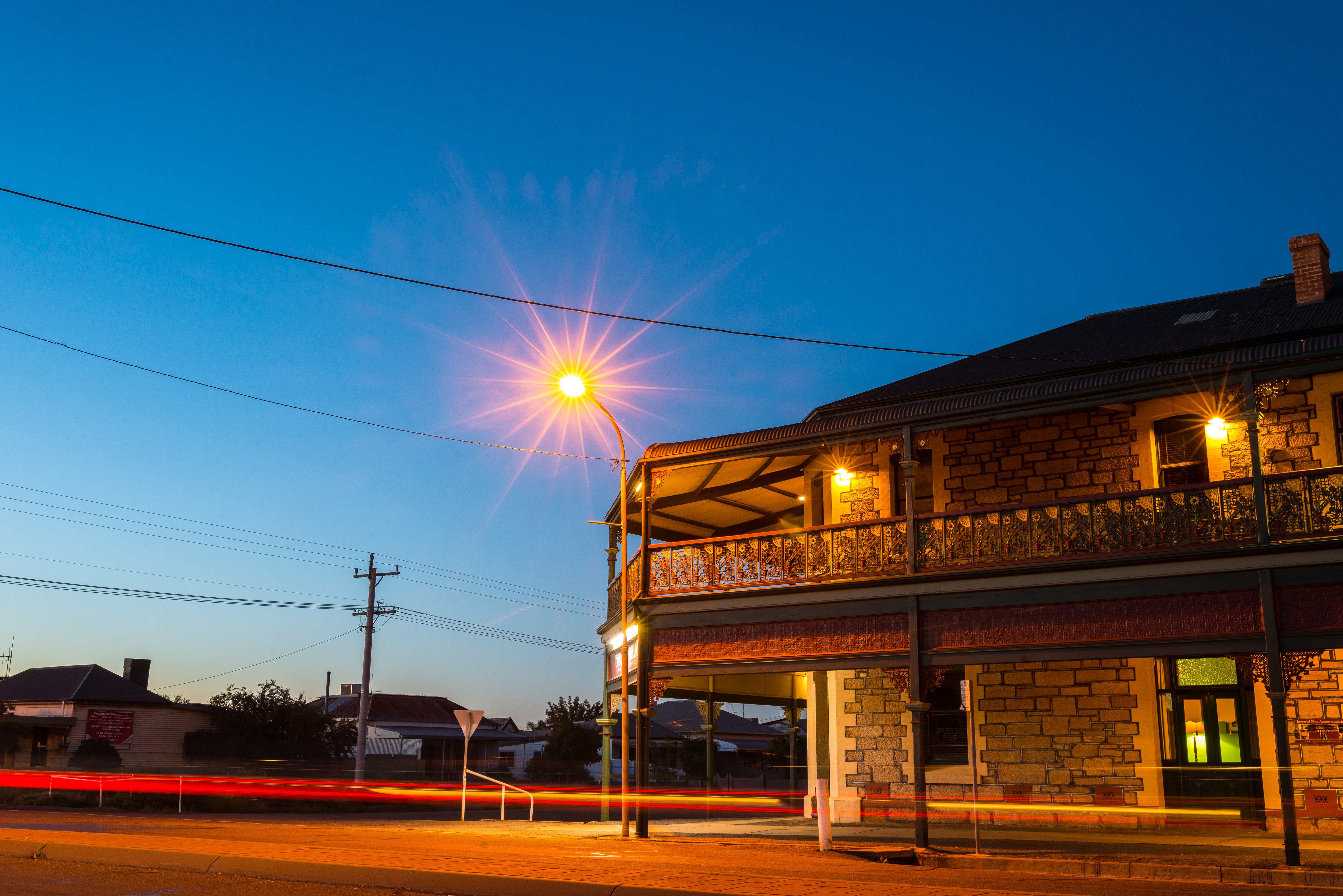 BrokenHill_Architecture_Hotel_at_Night_Lattice Work