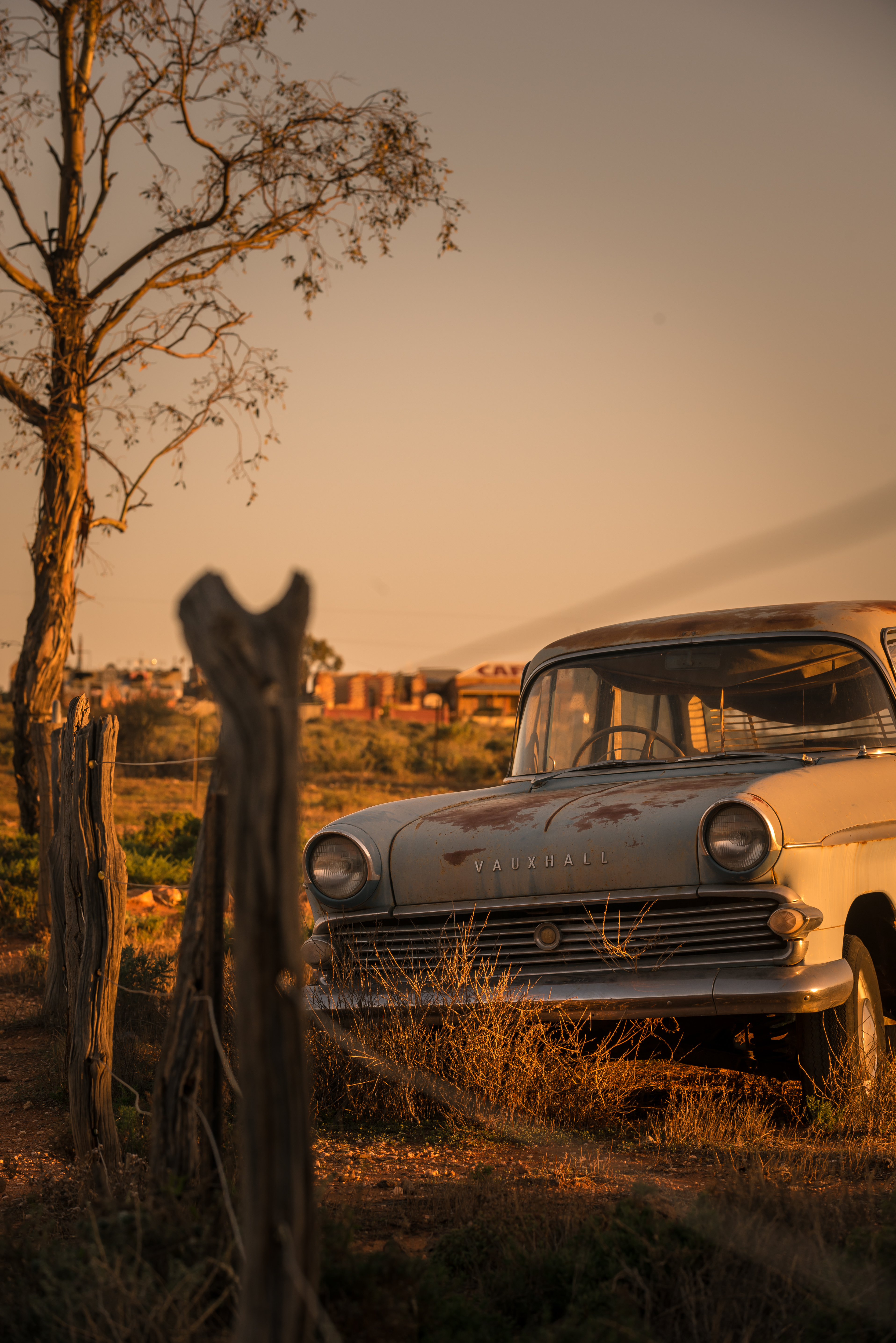 Silverton_Old_car_in_paddock