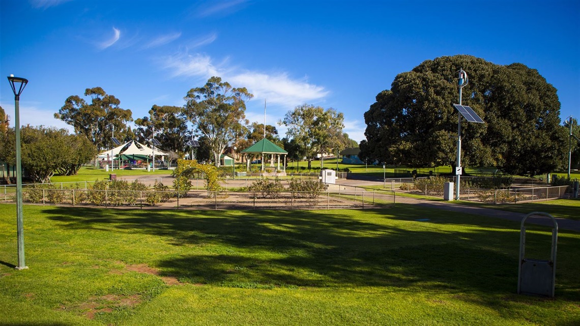 Sturt Park wide, daylight image